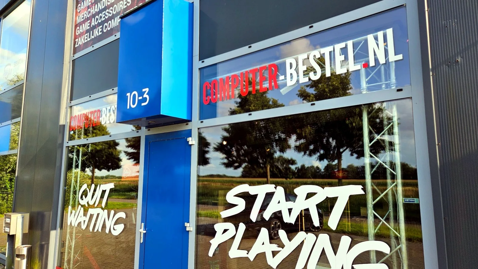 Buitenkant van de winkel van TCG Drachten
